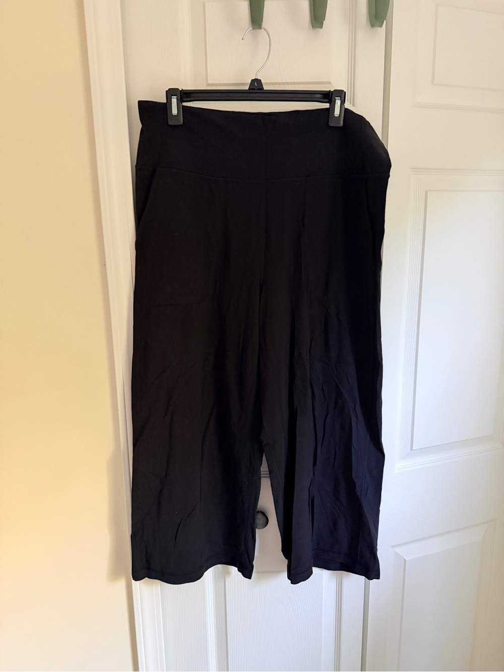 Lululemon Women's Black Wide-Leg Pull-On Cropped Pants